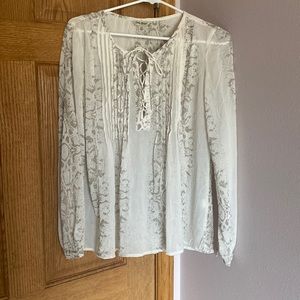 Lucky Brand women’s blouse in cream and khaki gently pleated print  size Medium